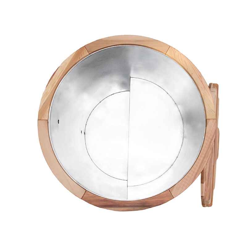 حوض الغطس البارد الخشبي